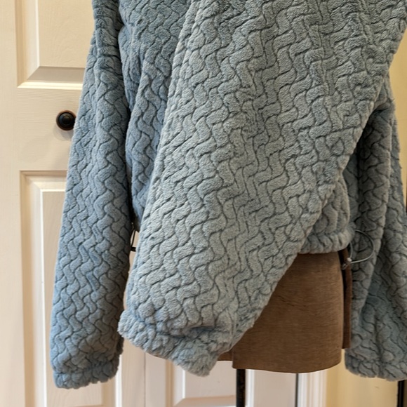 Crave Fame light blue soft fleece 2 piece jogger pants and crop jacket set - Picture 4 of 15